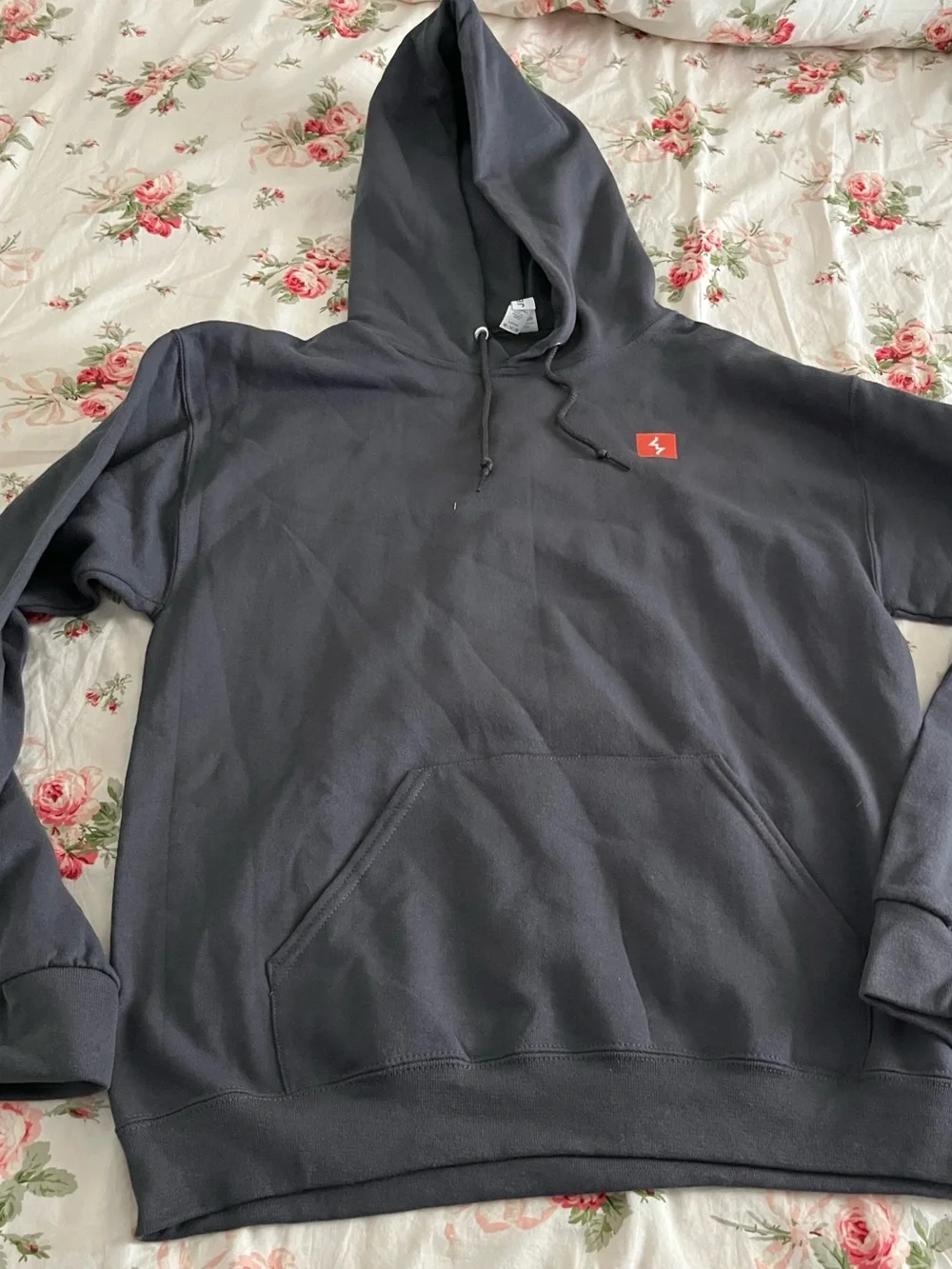 Graphic Skull Pullover Hoodie in Charcoal size M